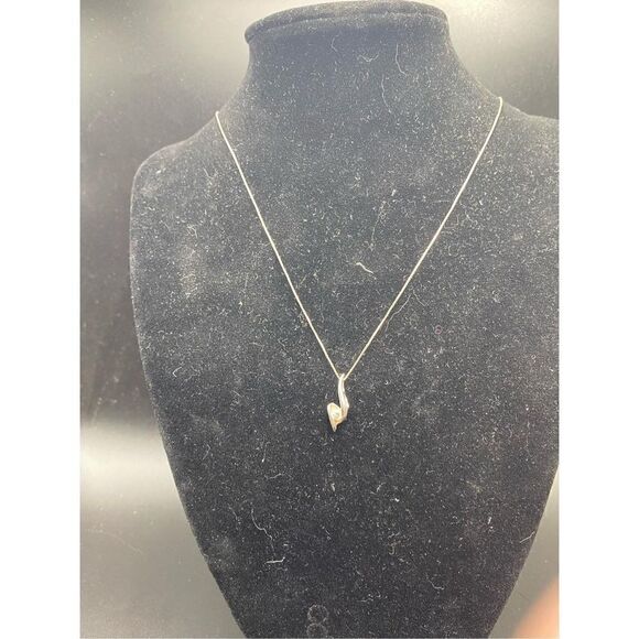 Sirena Collection 1/8 Carat Diamond 24kt white gold Pendant Necklace - Picture 4 of 8